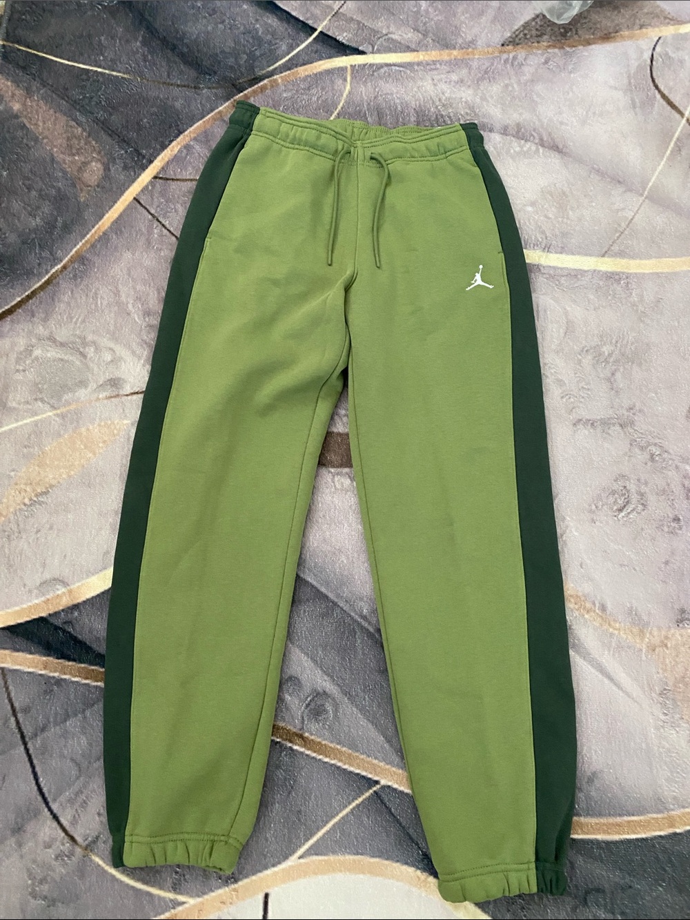 New with tag Nike Air Jordan Standard fit sweatpants women’s size S